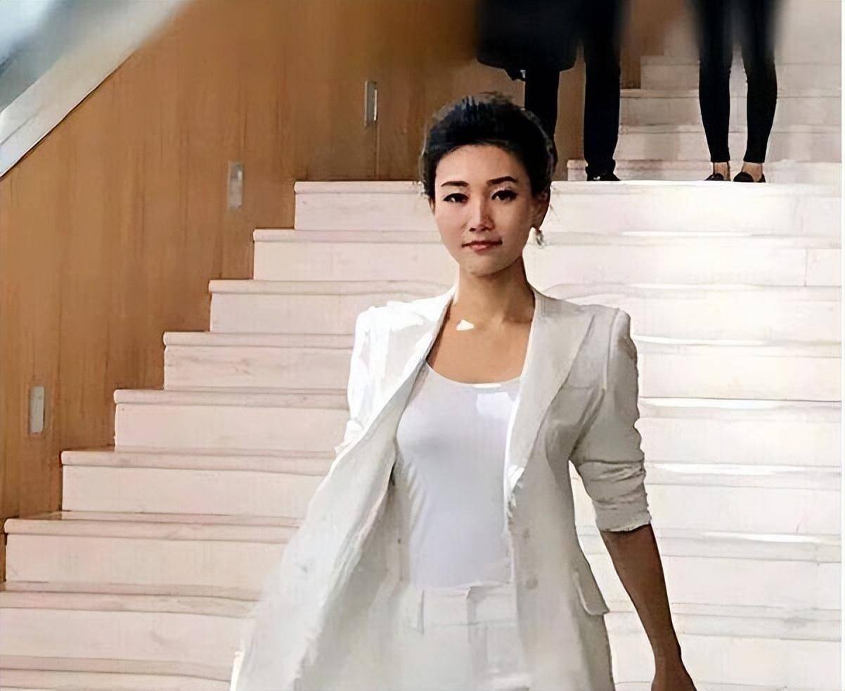 央视李梓萌与崔志刚的一张亲密合影,李梓萌和崔志刚好事将近?