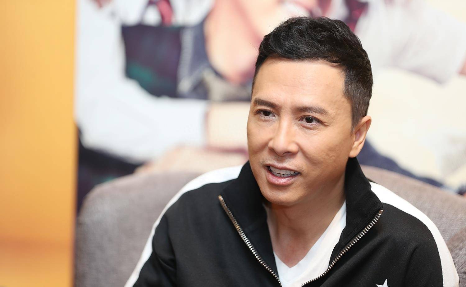 甄子丹现身沈阳,保安手拉手如临大敌,现场却人少得可怜_人员_网友