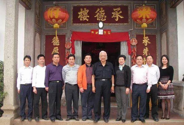 收养一印尼弃婴,今成美国大亨,对外自称是中国人_熊德龙_养父_孩子