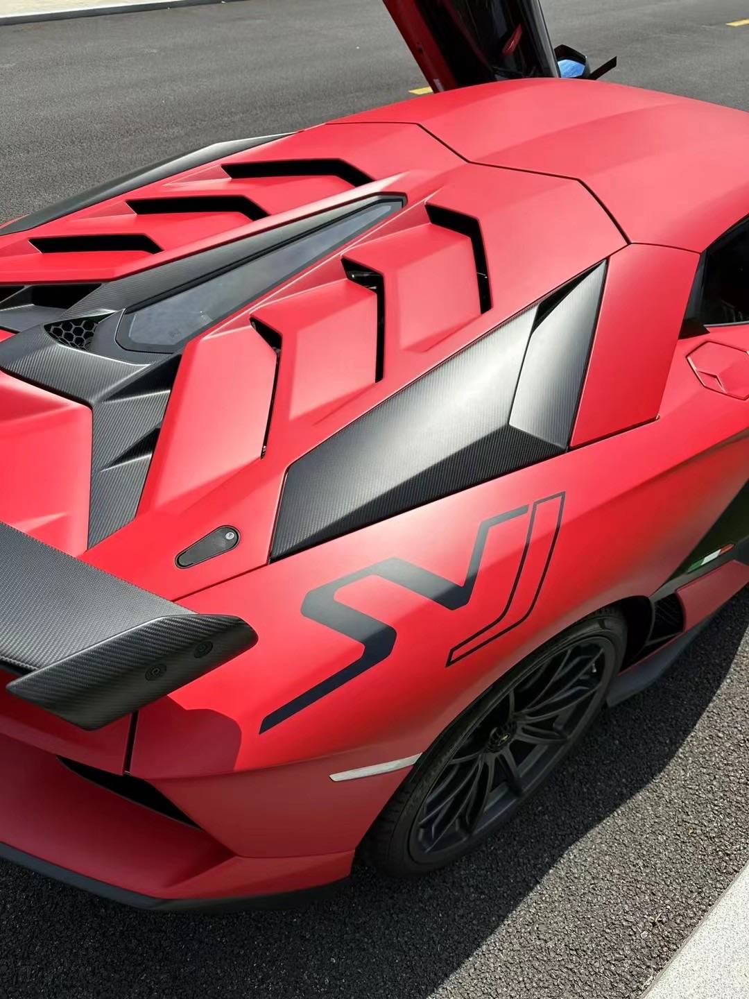 独有配磨砂红车漆,兰博基尼aventador svj