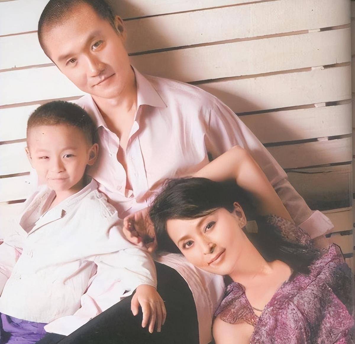 黄志忠:为柯蓝抛弃了13年原配,如今后悔不已,只想给儿子当个榜样_黄