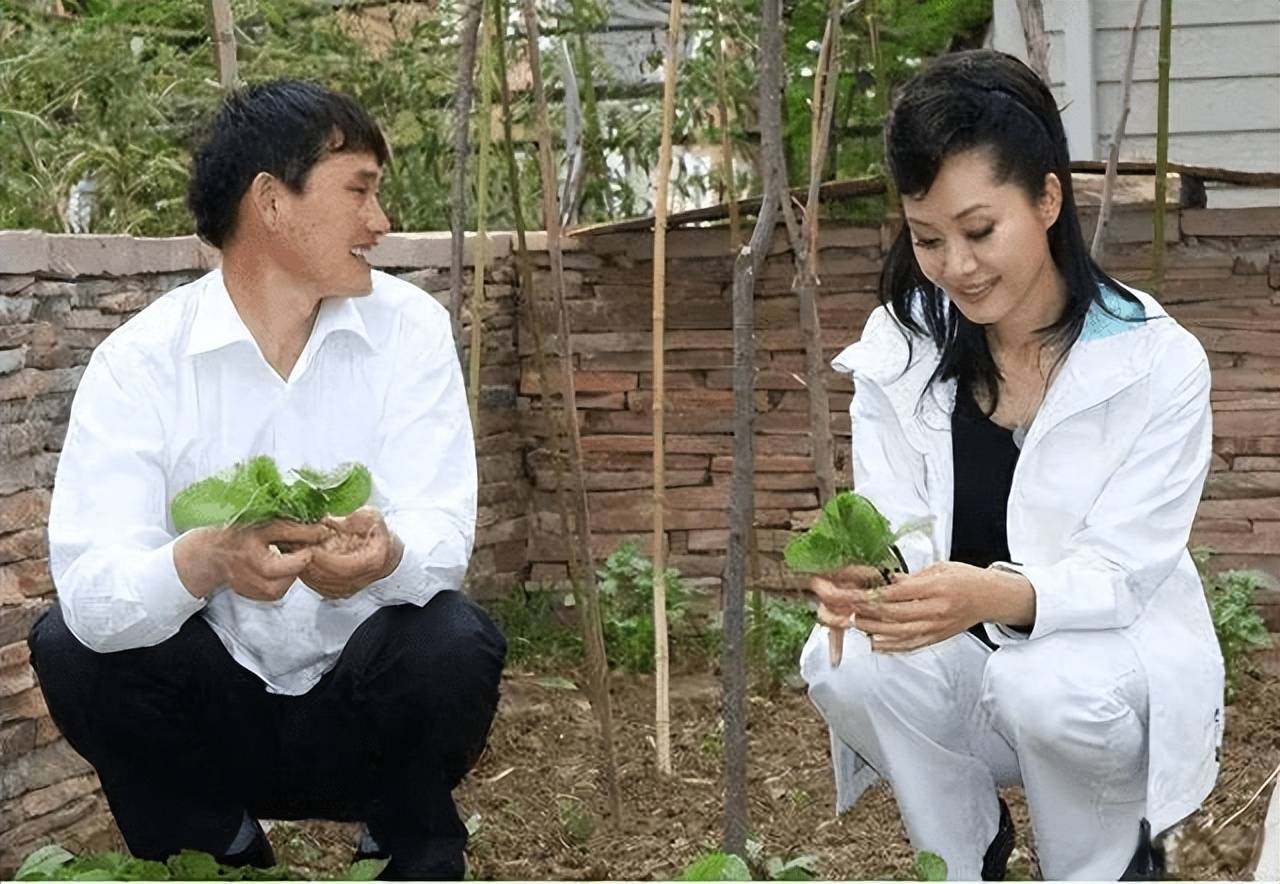 于文华摊牌了!承认和朱之文相识过程,难怪二人关系这么好!