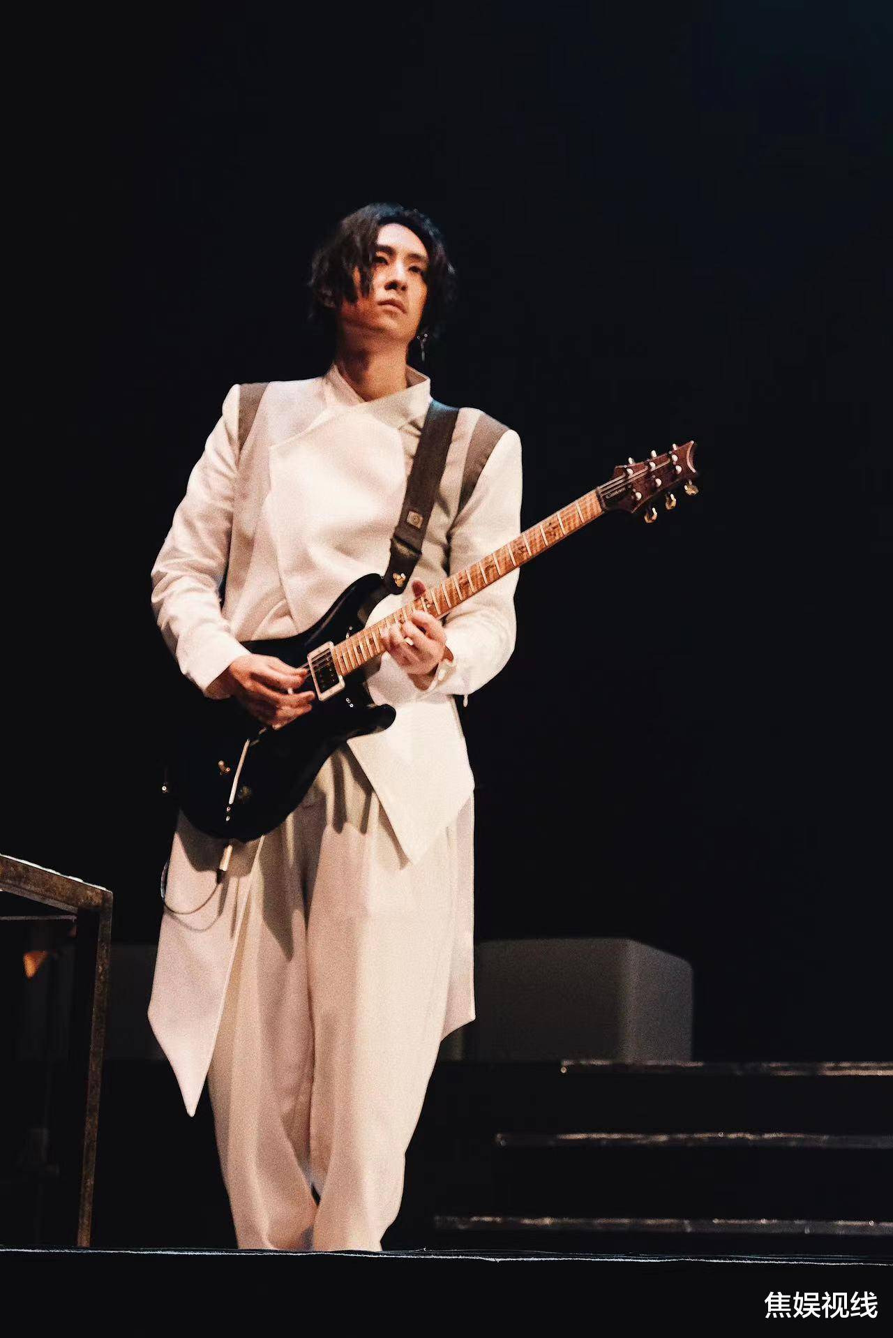 康士坦的变化球建构全新音乐宇宙_演出_演唱会_全场