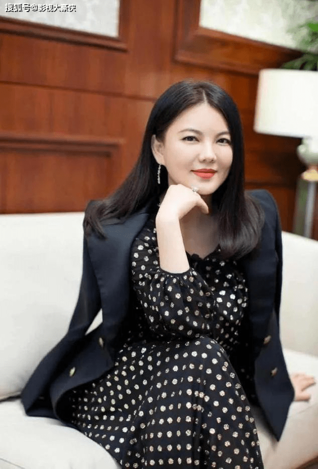 47岁李湘单身富婆官宣退休,资产过亿财务自由,网友:人生赢家_生活
