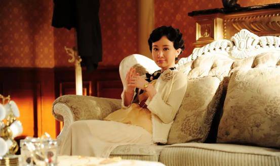 美女陆英:16年生下14胎,36岁油尽灯枯倒在产房,可惜这绝世佳人_婆婆