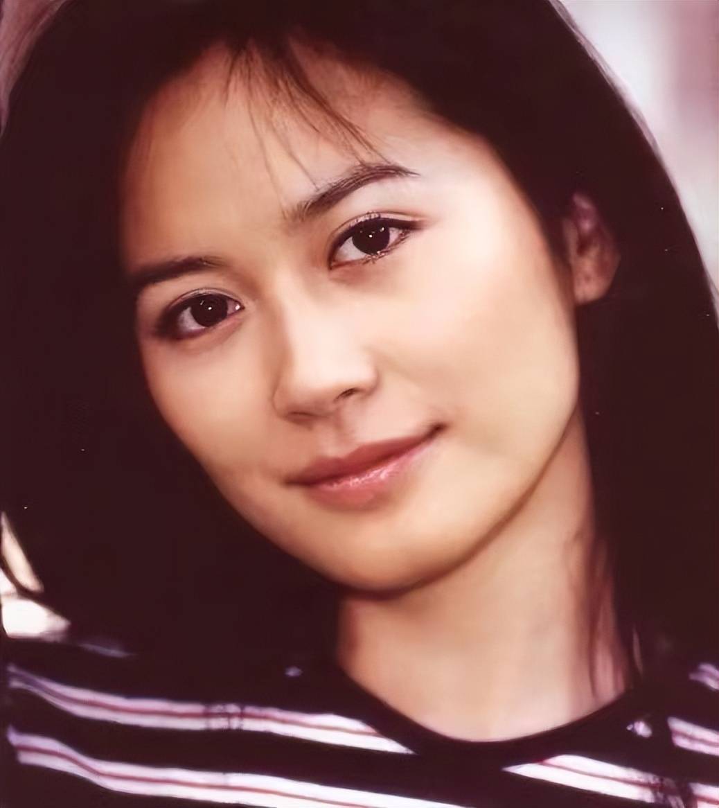 彻底惊艳了观众,温柔大方又充满智慧,因为俞飞鸿出色的表演,杨艳也成