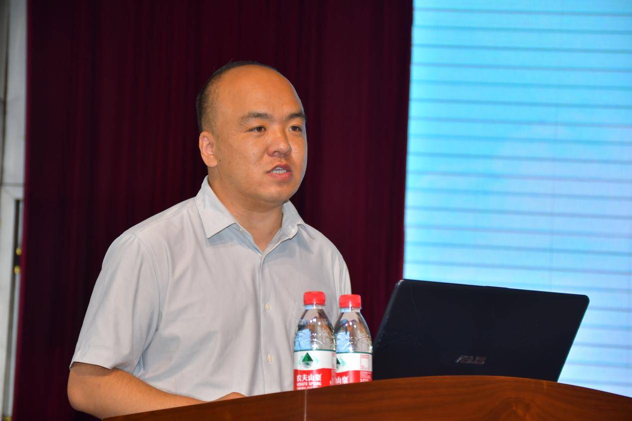 子长市人民医院院长吴伟致欢迎辞,他表示通过本次学术讲座,手术直播