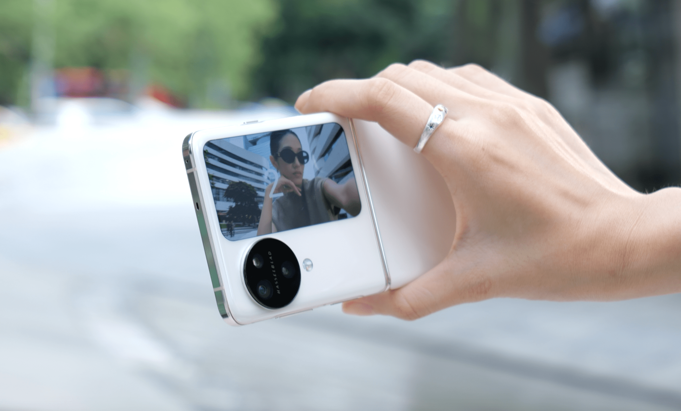 超光影三摄 竖向大外屏,oppo find n3 flip带来后置自拍全新体验_手机