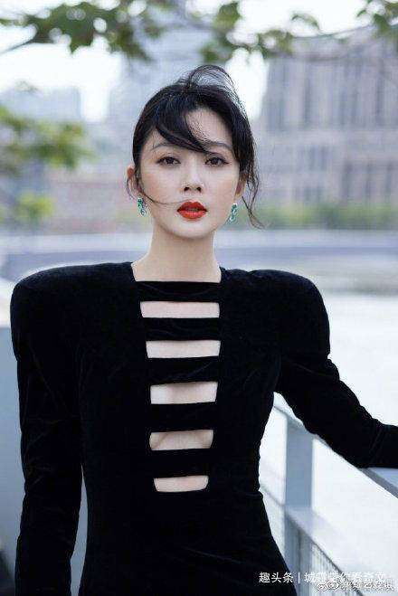 41岁的殷桃,新剧路透 身材犹如20多岁小姑娘_照片_沈俊成_作品