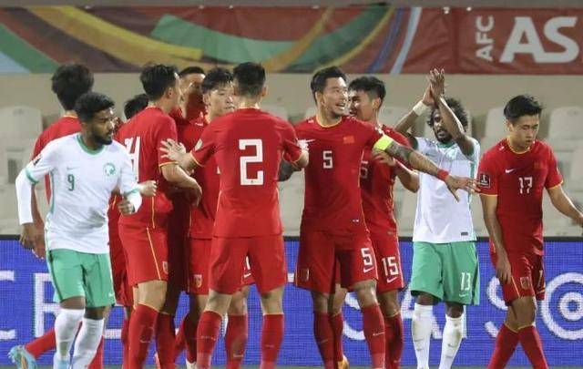 國足對陣馬來西亞：三大歸化球員領銜，王大雷首發出戰！