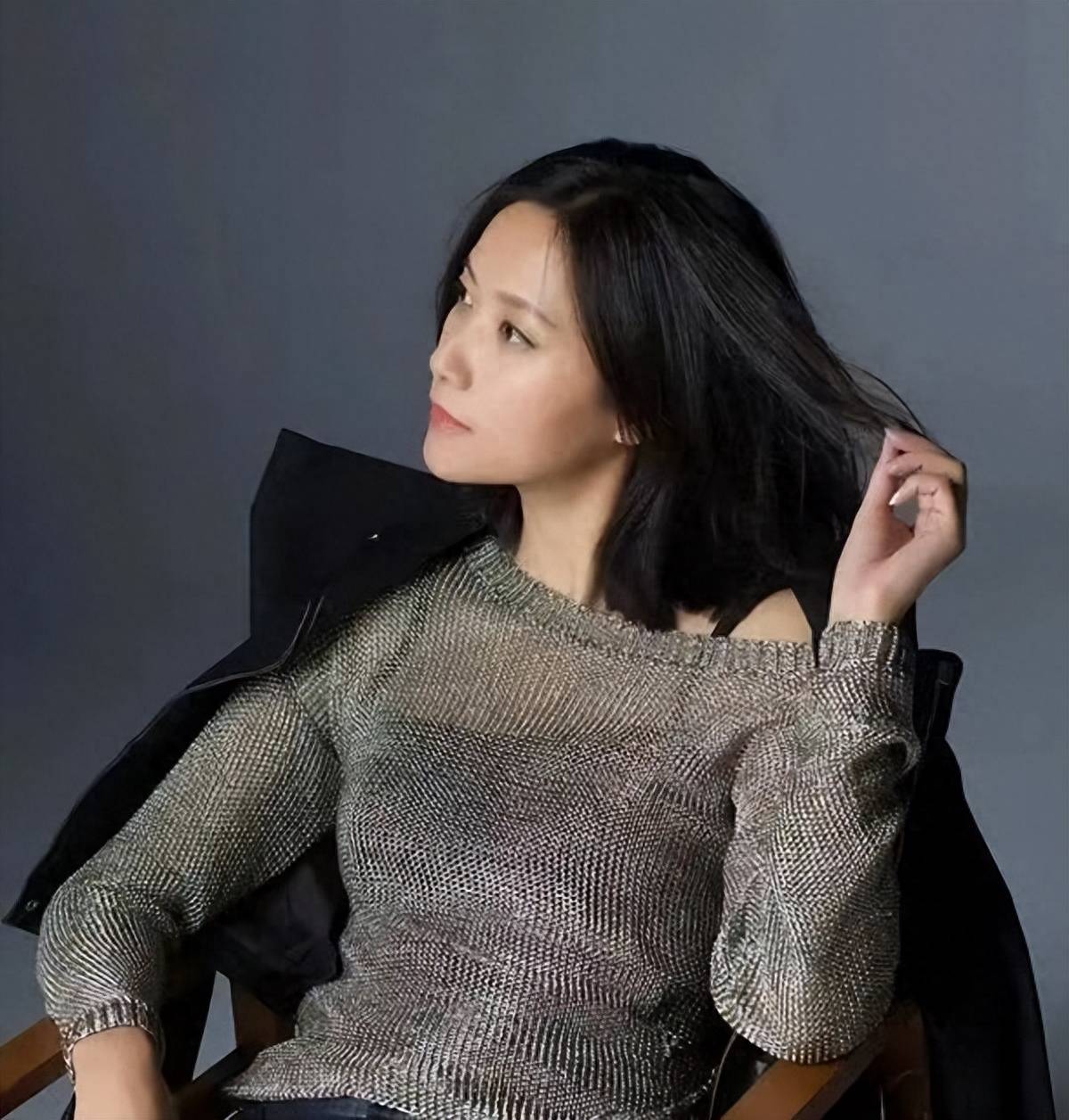 徐静蕾明清时的造型分析:可甜可咸的穿搭,展露好身材年轻时候的徐静蕾