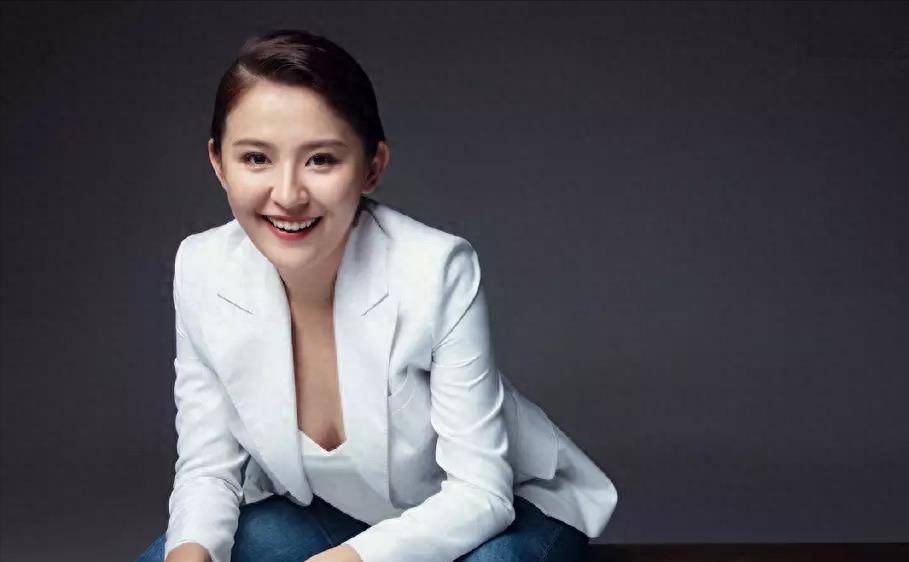 "顶流大花"迪丽热巴的感情扑朔迷离,绯闻不少,就是没遇见真爱_佟丽娅