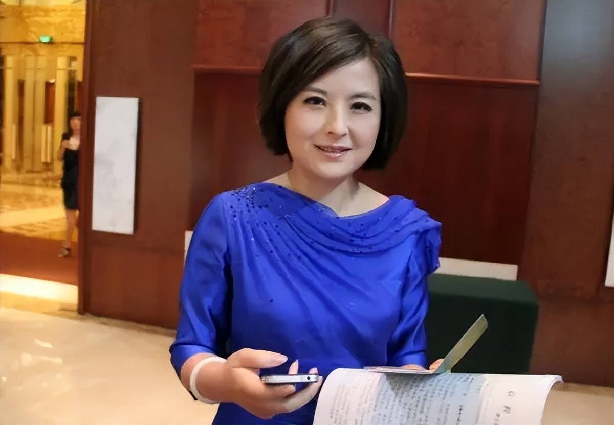 著名央视主持人张泉灵:被大18岁丈夫宠成宝,辞职后投资变富婆_李铁