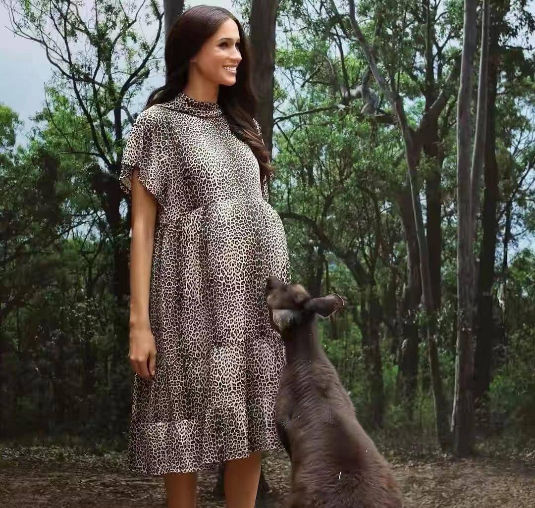 梅根怀有二胎后沉浸在喜悦当中,看到肚子这么大真的让人怀疑是一对