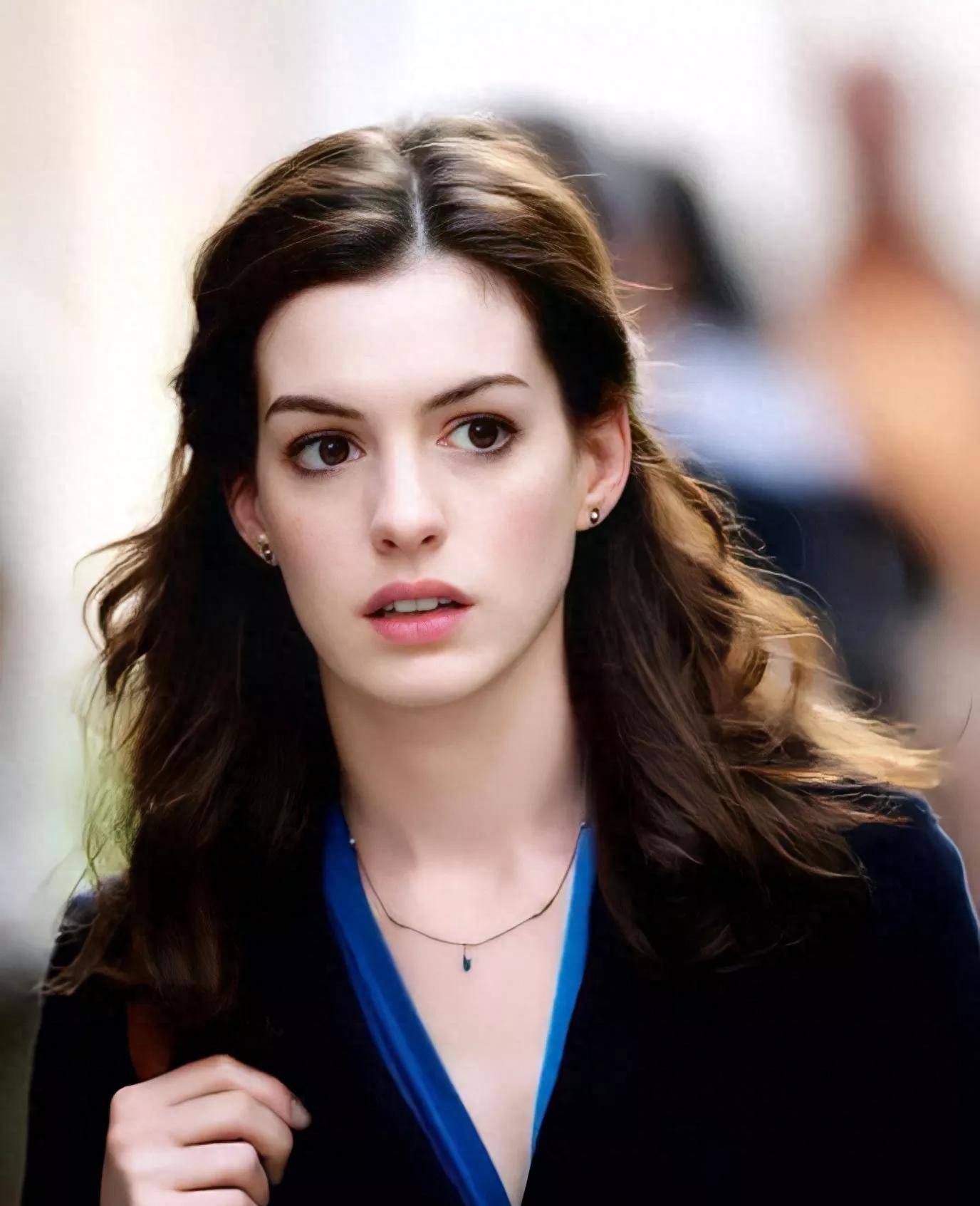 她是影迷心中的"安妮公主",也是时尚至极的完美女星