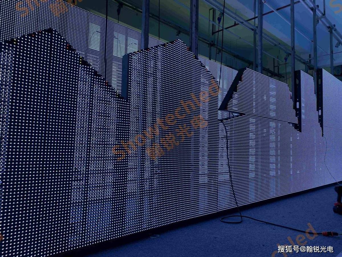 翰锐光电:打造led户外异形定制格栅屏,创造无限可能!