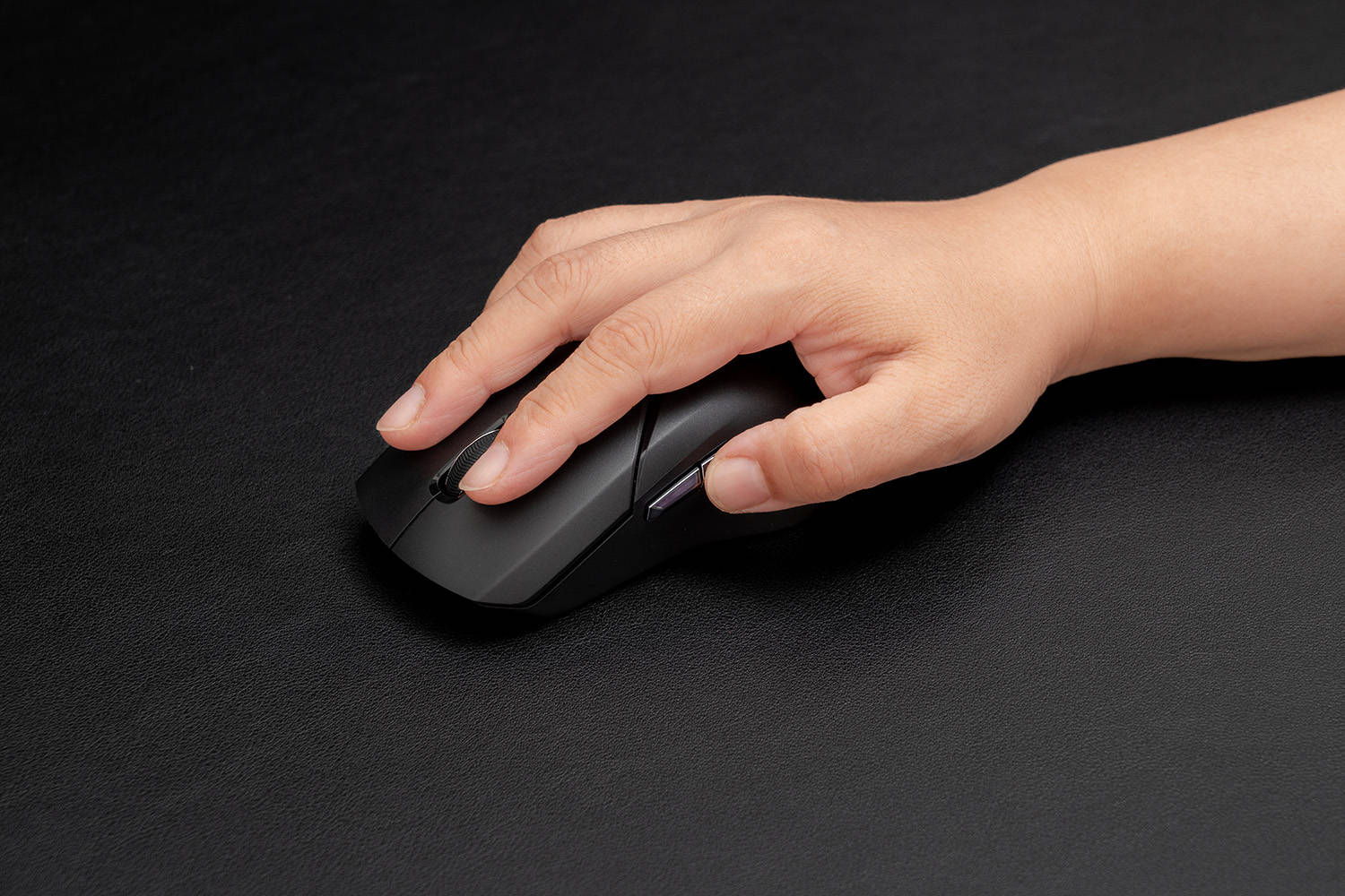 68g轻量化设计，可扩展4K回报率，雷柏VT9PRO双模游戏鼠标体验