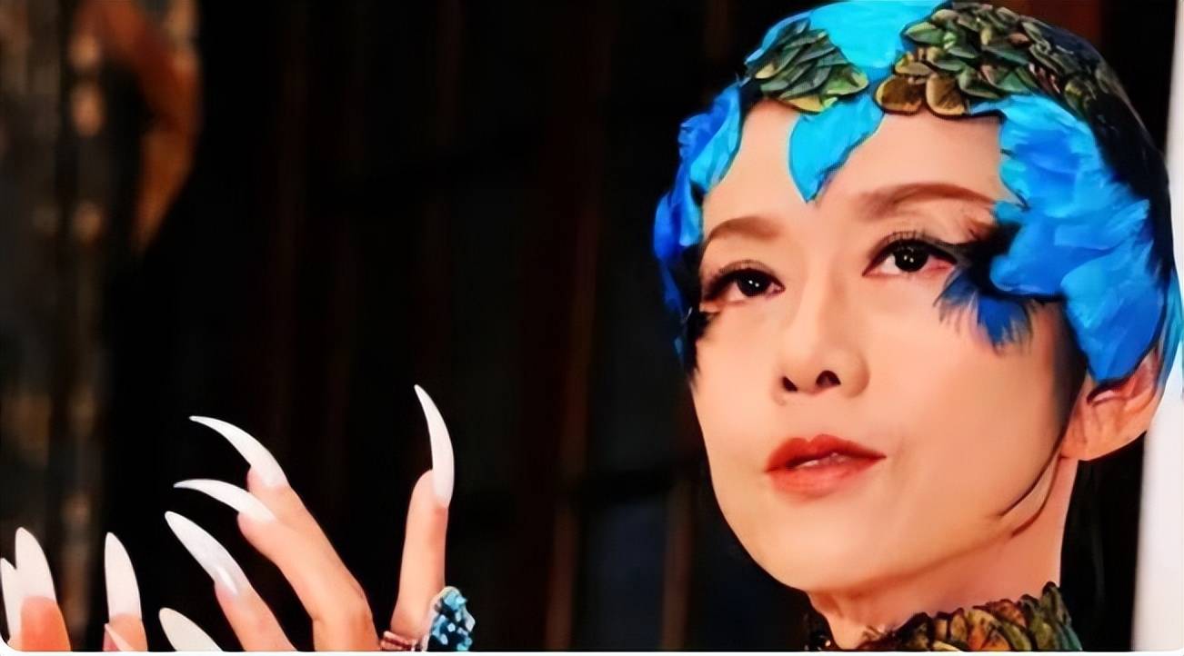 杨丽萍:人一出生身上就没东西!_孔雀舞_艺术_王迪