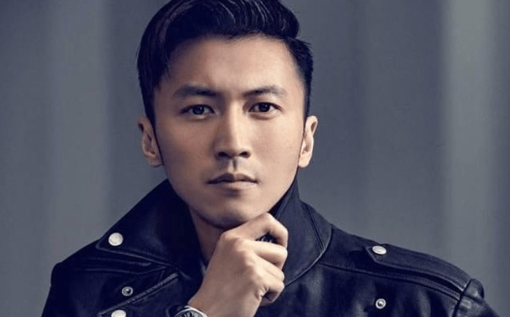 李若彤试炼谢霆锋,55岁瘦出一双筷子腿,发际线后移令人担心_健身_女神