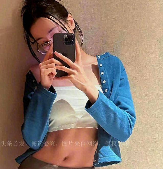 迪丽热巴被曝未婚先孕,穿露脐装辟谣,网友:劈个叉_明星_私生活_照片