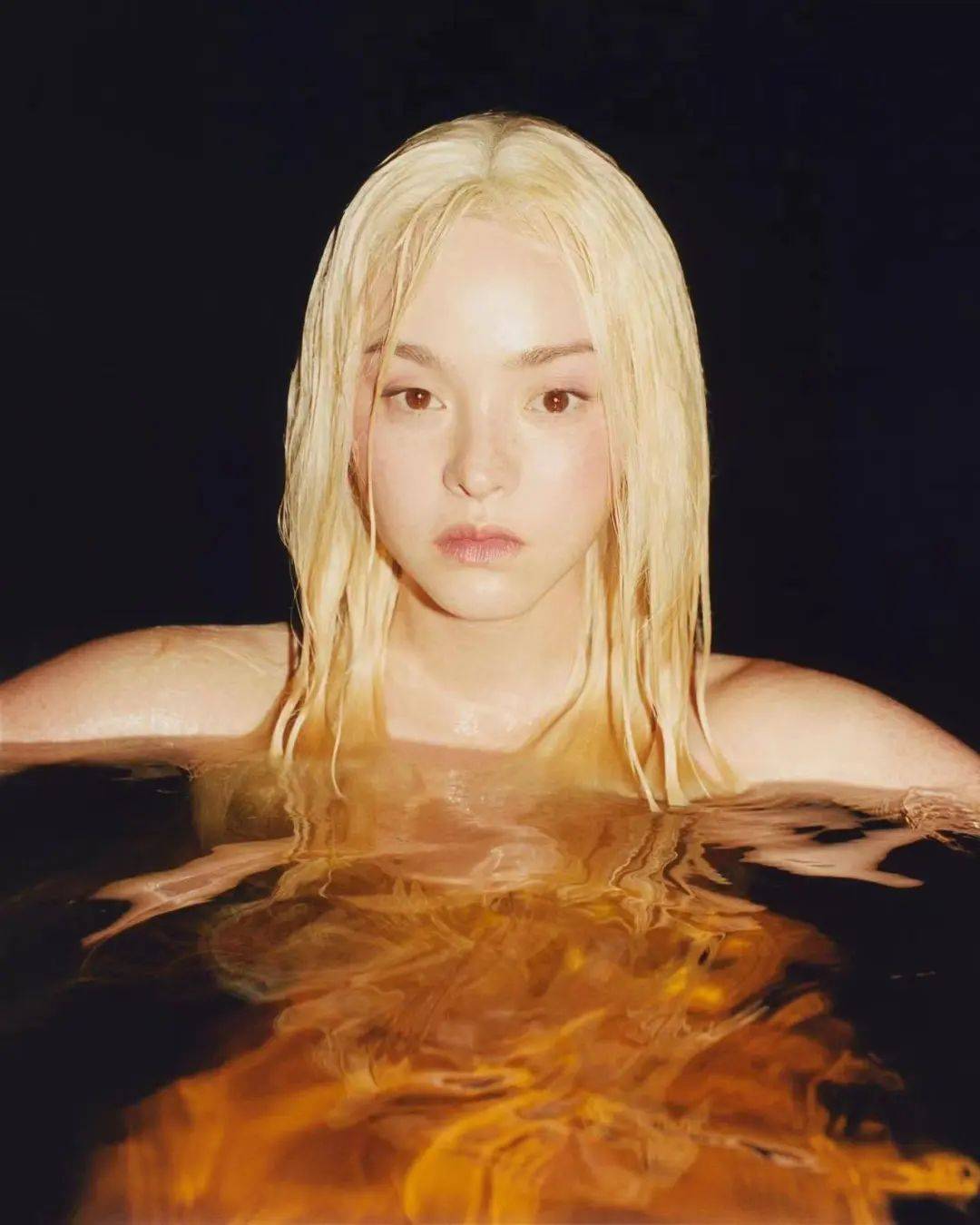 还记得"y2k鼻祖"戴文青木吗?她带女儿拍杂志啦_aoki_chanel_时尚