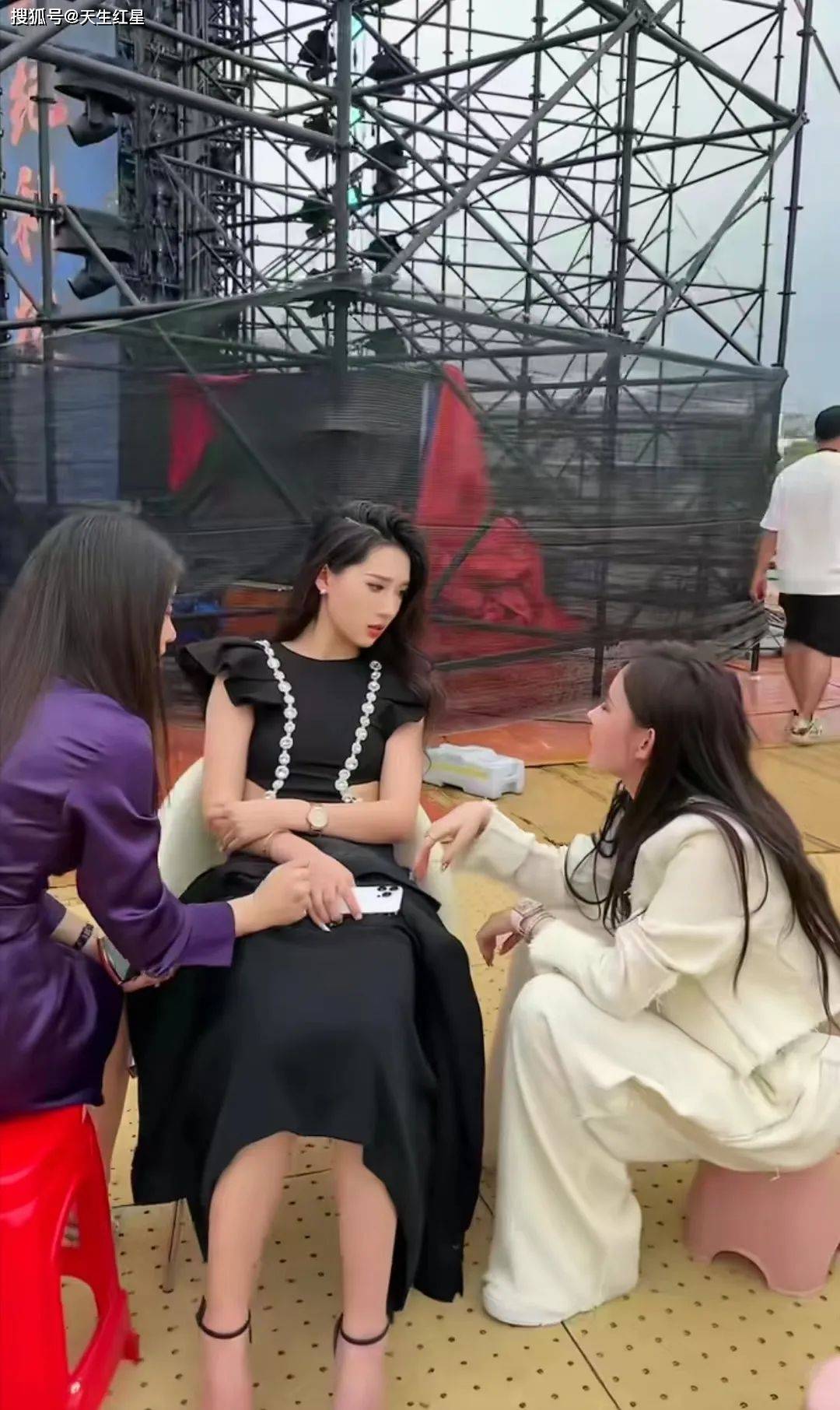 网红四姐深圳开演唱会,明星网红歌手云集助力,最感