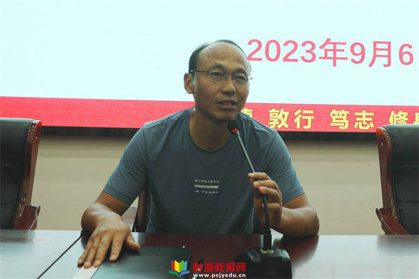 铜山区夹河中学召开德育安全工作暨新班主任拜师活动