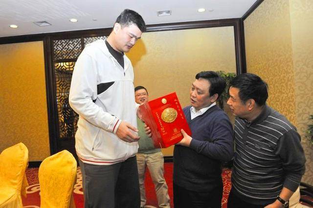 前国手道出真因:赛前酗酒,轮番给姚明灌醉_董瀚麟_自律_易建联