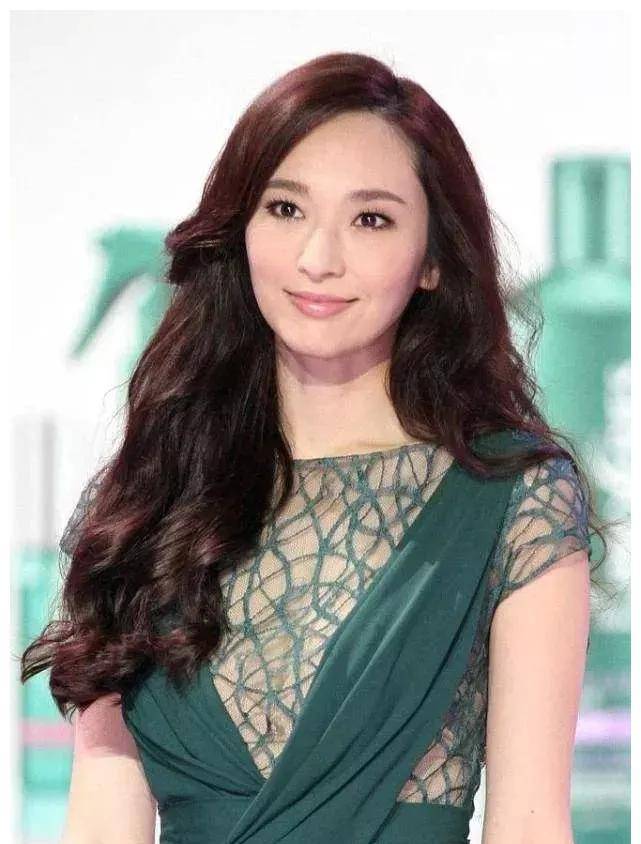 吴佩慈:"三大佬"直接跌了两,手握40亿成赢家,不结婚也无妨_安以轩
