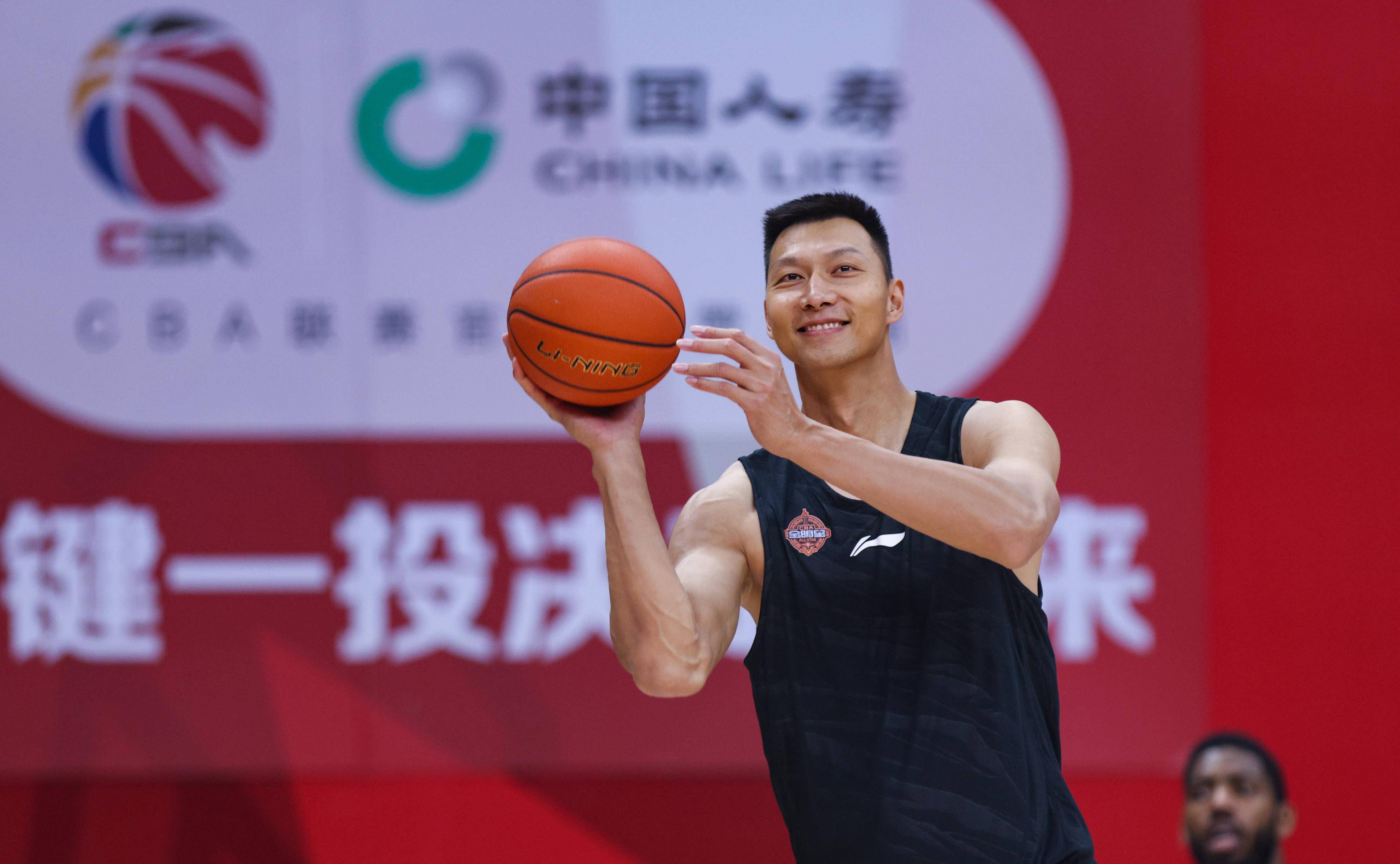 "很感谢,我在对的时间遇到了对的人."这是易建联对女子荆灵的告白.