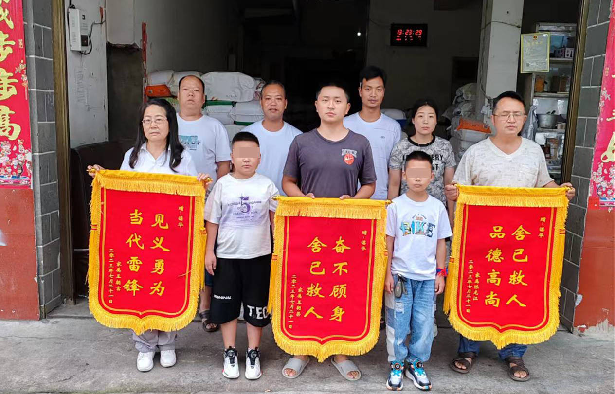 谌华,好样的!铁科职院学子勇救3名落水儿童_孩子_深水_大学生