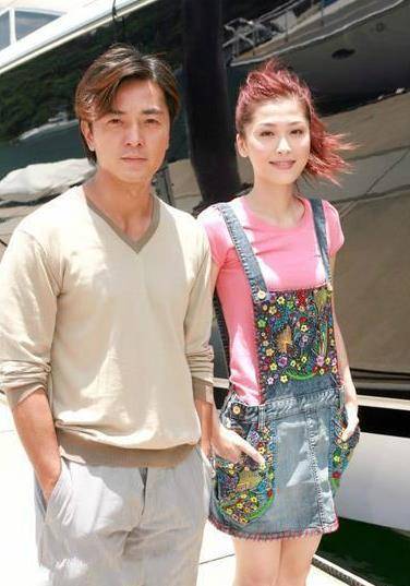香港"玉女掌门人"梁咏琪,曾逼婚郑伊健未果,如今生活却很幸福_邵美琪