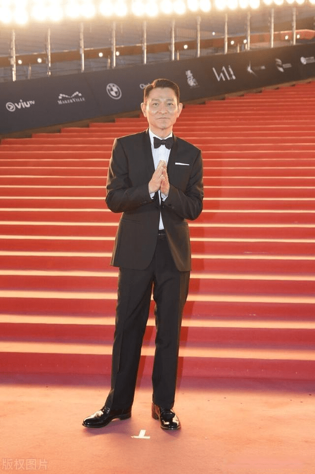 刘德华养殖场体验,《红毯先生》新物料 :扫堂延枕簟公子气翩翩_审美