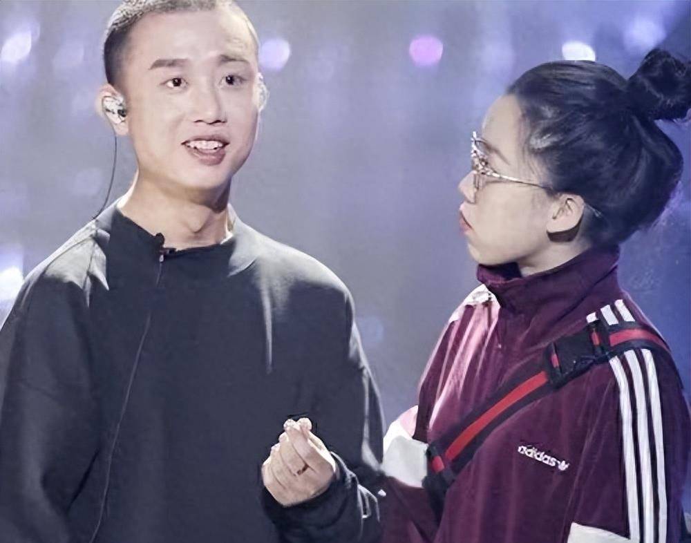 睡银行门口,曾养gai六年的她,终究是败给了现实_女孩_生活_王斯然