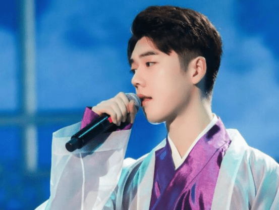 国风美少年中被称为呆萌的选手,颇受张云雷喜欢,形象清新十足_刘丰