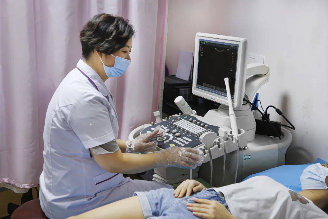 怀孕40天,大部分可通过b超看见胎心胎芽,确定宫内妊娠,排除异位妊娠和