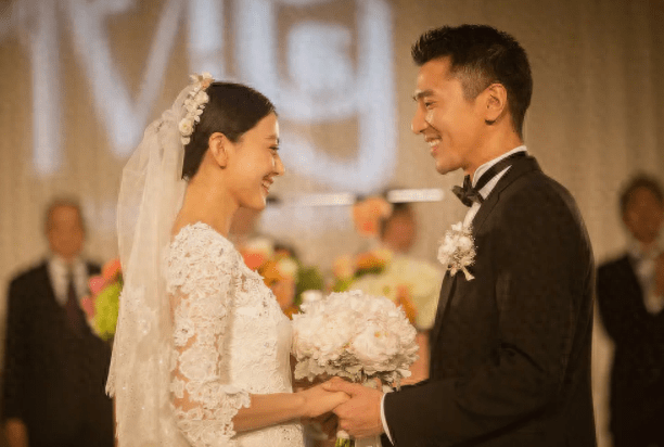 高圆圆出演《爱无悔》成长转折,早年26岁合作成龙电影获提名_事业