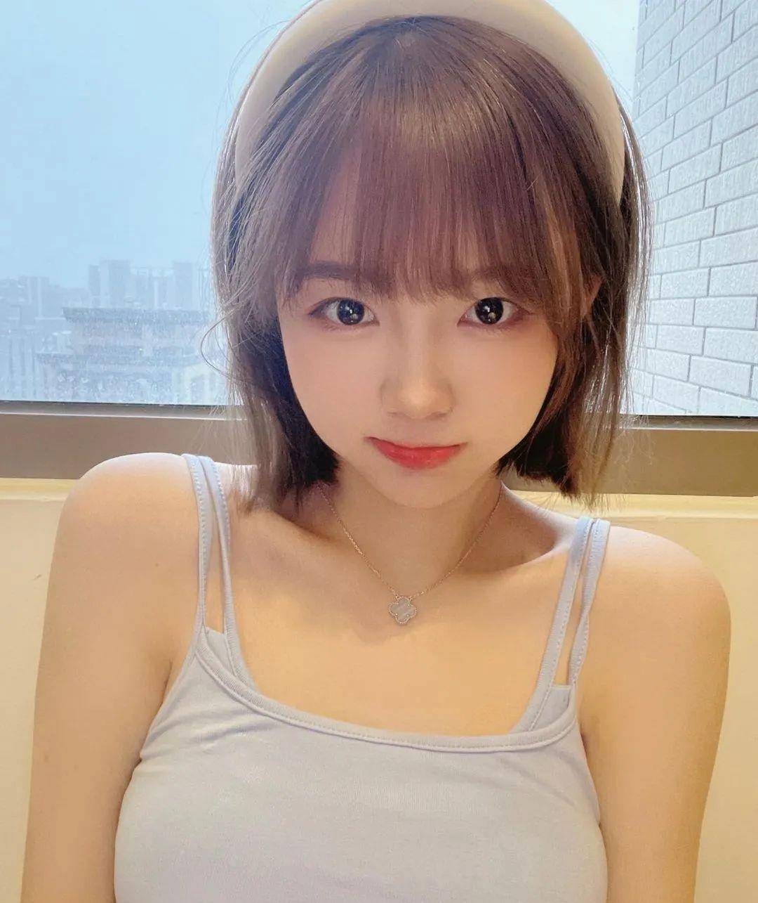 长腿细腰曲线柔和,谁说短发妹妹不能走性感路线_妮妮_妮子_身材