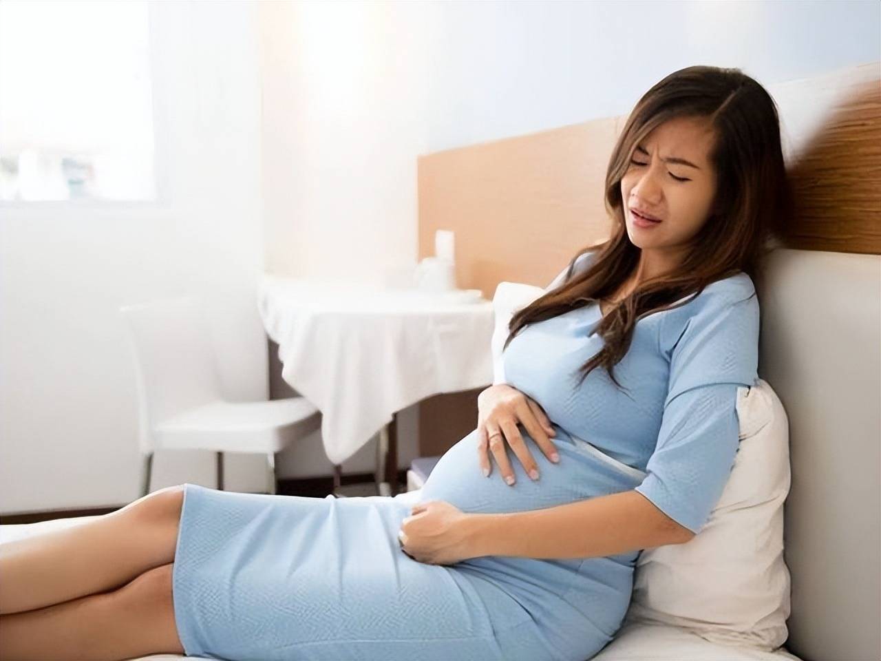 孕妇熬夜对胎儿有什么影响(怀孕期间哪些事情需要警惕)