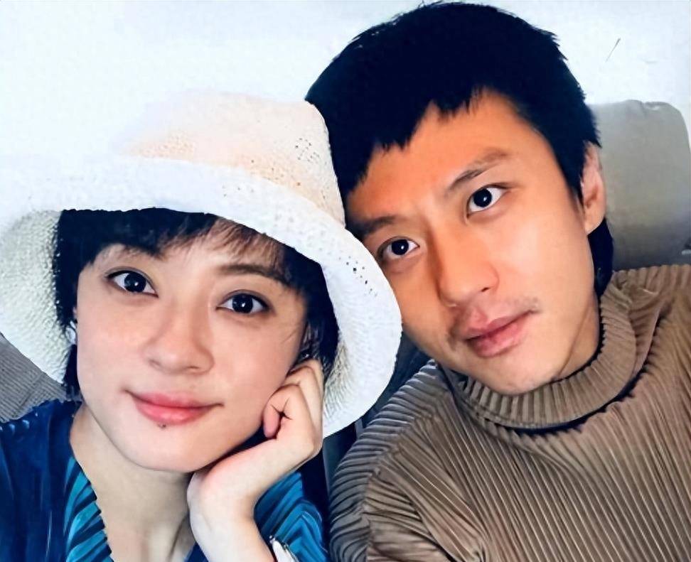 紧随吴京之后的是夫妻档邓超和孙俪夫妇,他们的补税总额高达2.5亿元.