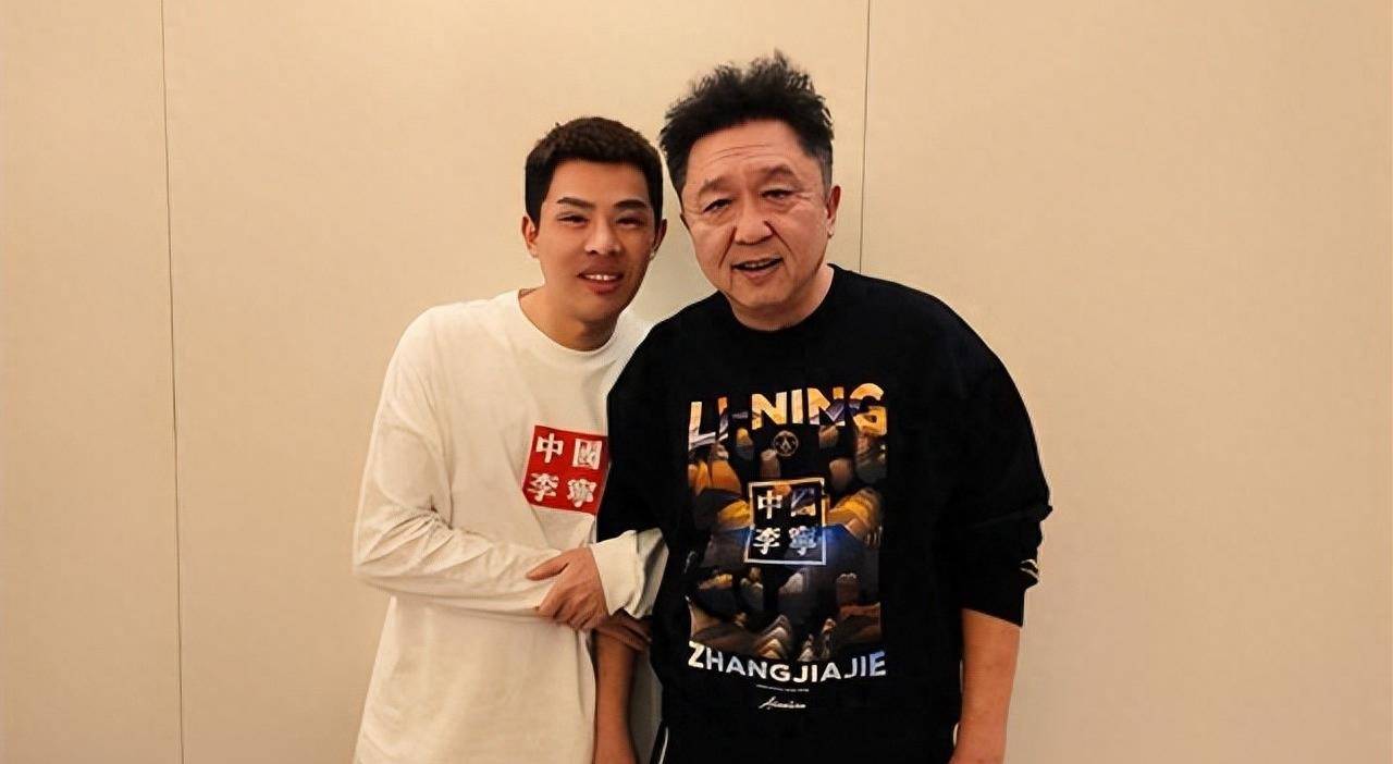 说相声的没好人,于谦徒弟在七队后台,被师兄弟给上了一课_小龙_冯照洋