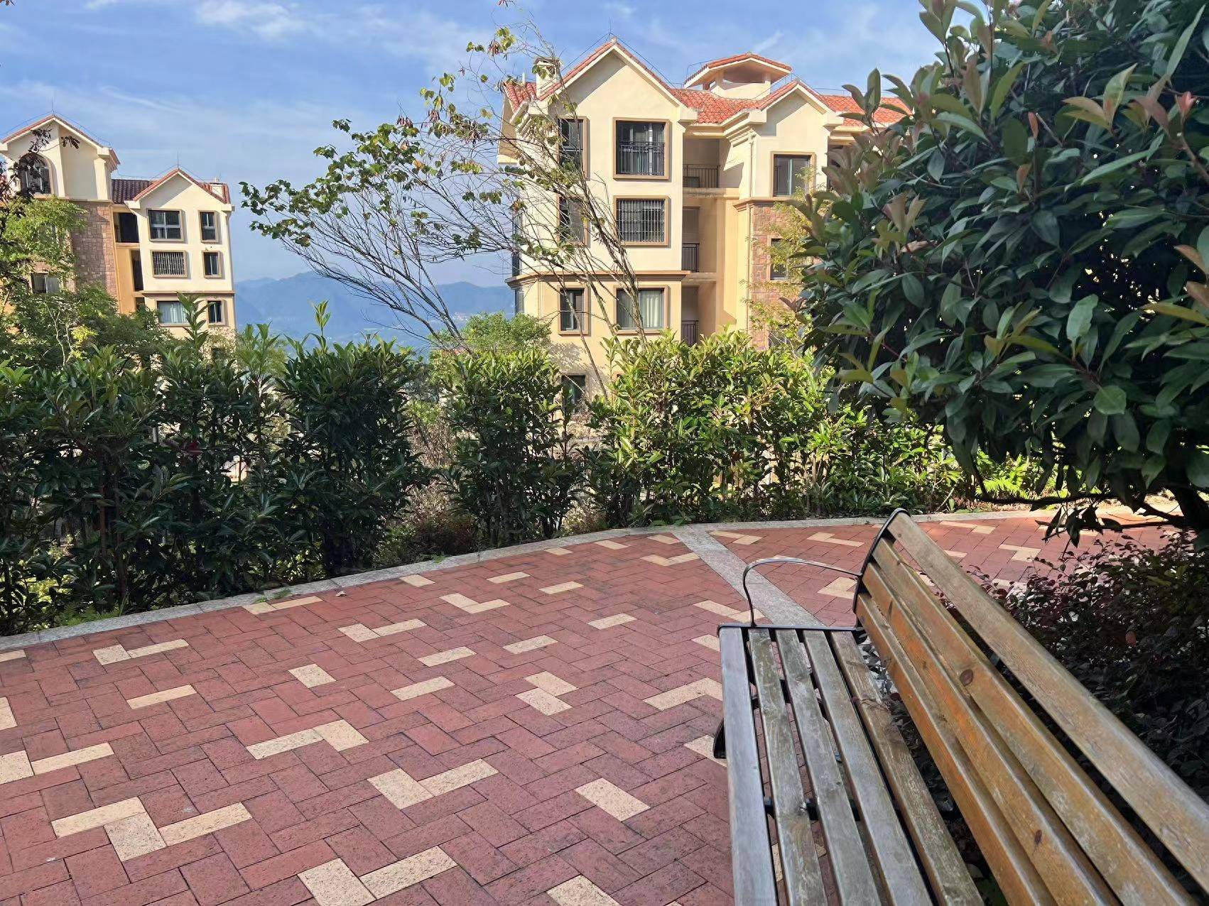 金洲云澜栖海拔1250米凤凰山海拔得天独厚位置,90%以上森林覆盖重庆