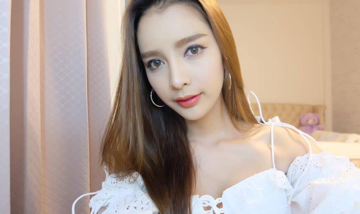 当初红透泰国的人妖皇后妮莎,被中国富豪娶回家后,如今现状如何_鲍哥