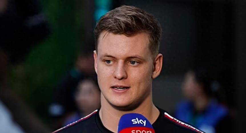 f1车王舒马赫"消失"近十年了,亲密好友曝健康状况"没有希望"_科琳娜