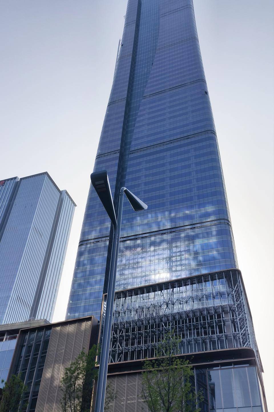 济南cbd地标性摩天楼——济南平安金融中心"穿上"玻璃外衣_塔楼_建筑