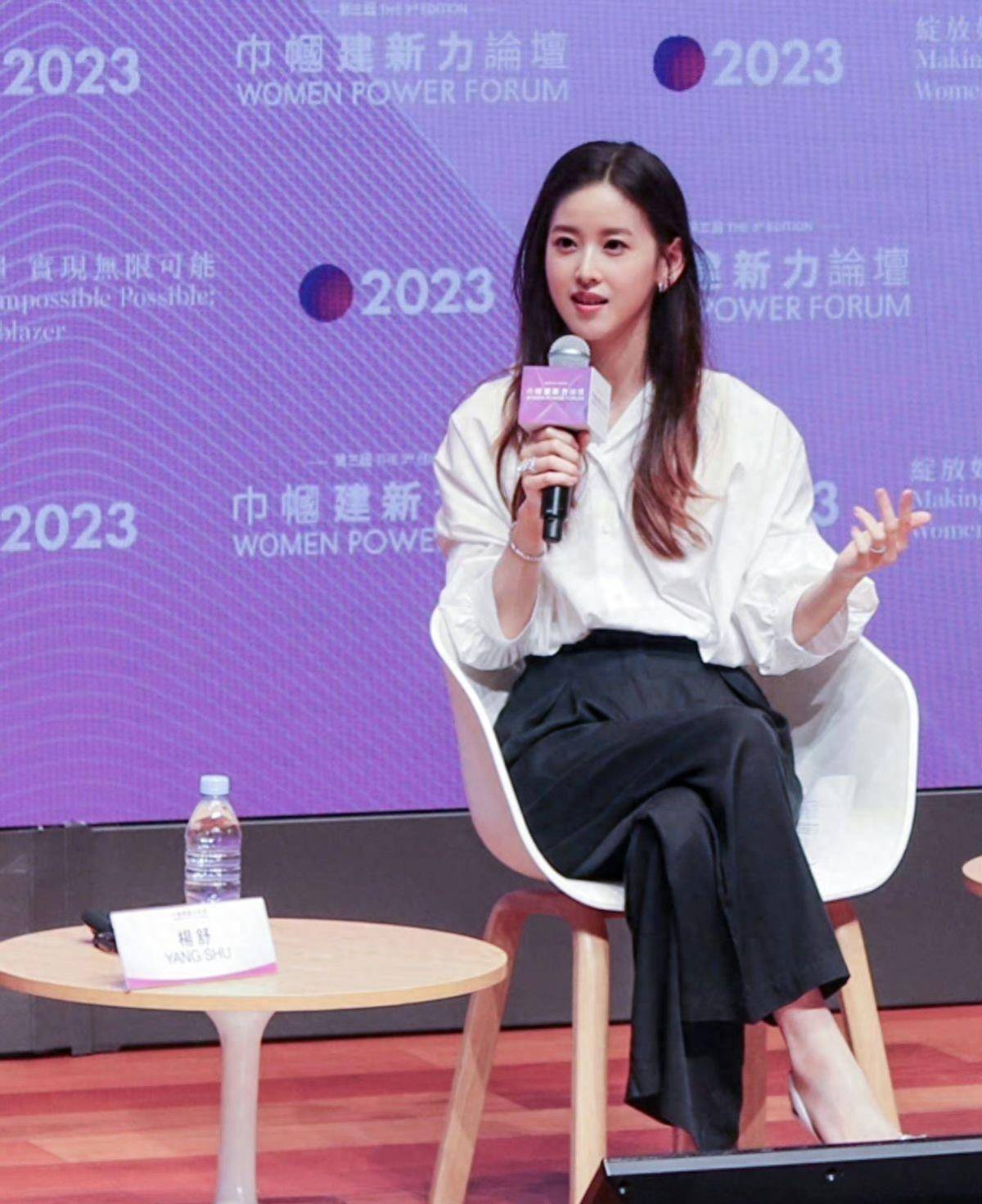 章泽天当老板娘面相都变了!