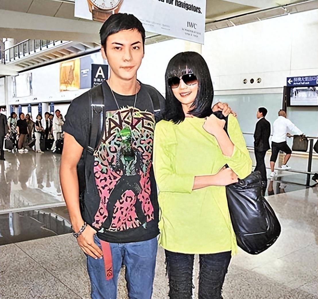 "有仇必报"阿sa:撬走陈伟霆,为阿娇两肋插刀,背景强到不敢惹_郑中基