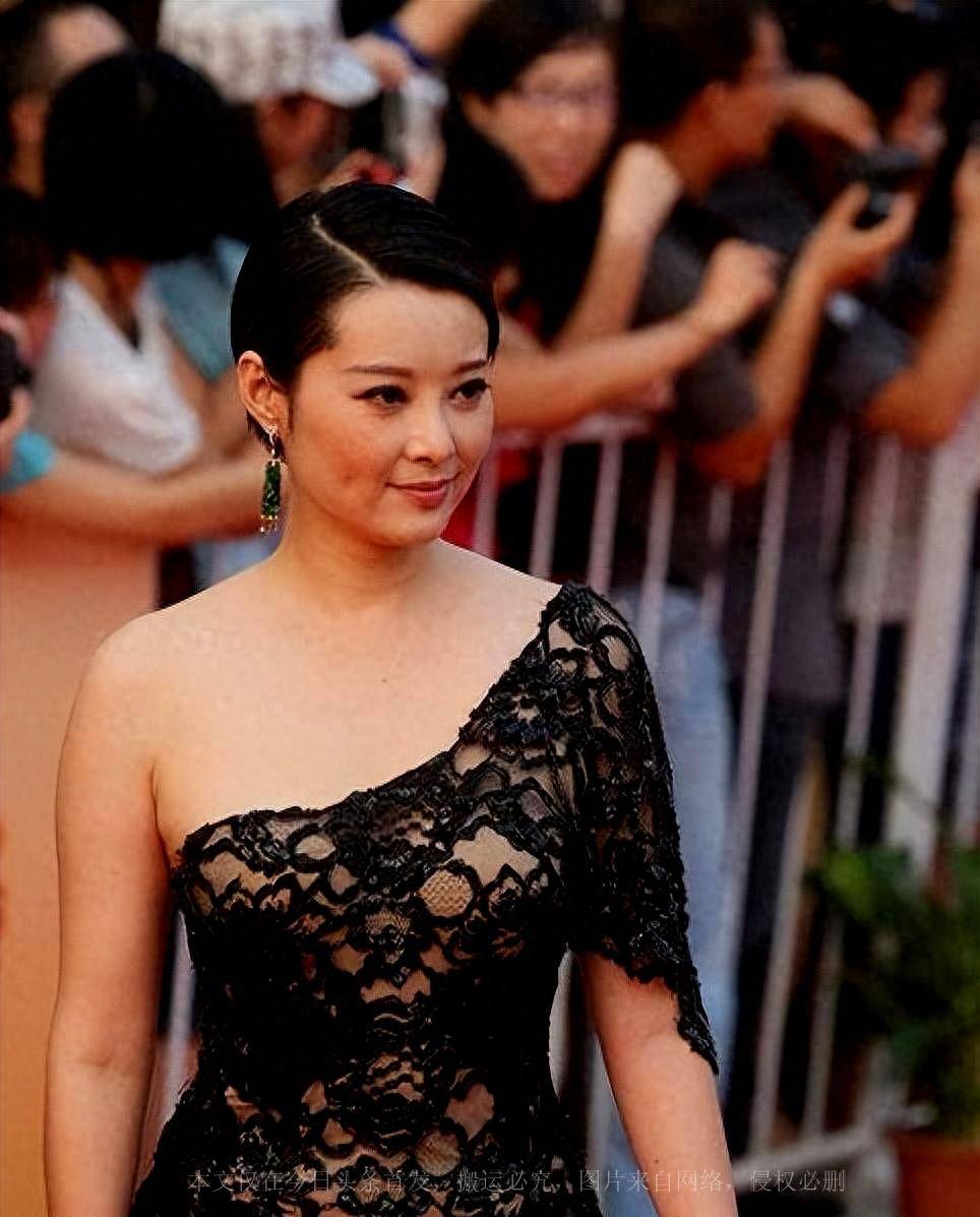 从顶流到人人喊打,富豪独宠,无人敢潜,曾经一姐,如今让人唏嘘_袁立