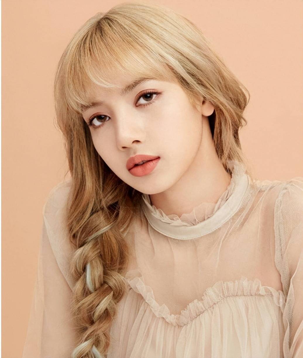 lisa将亮相巴黎疯马秀引争议,脱衣舞表演裸体美学,被评尺度太大_合作