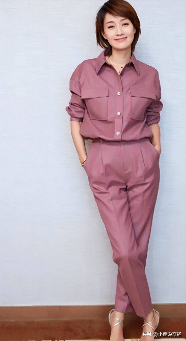 穿搭小知识:酒红色衬衣套装马伊琍展现了她的优雅和时尚品味,身穿一套